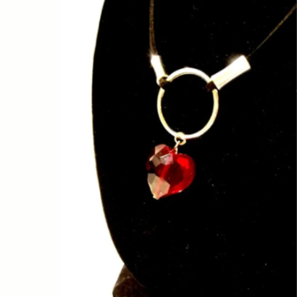 Discreet Leather Choker Necklace With Heart