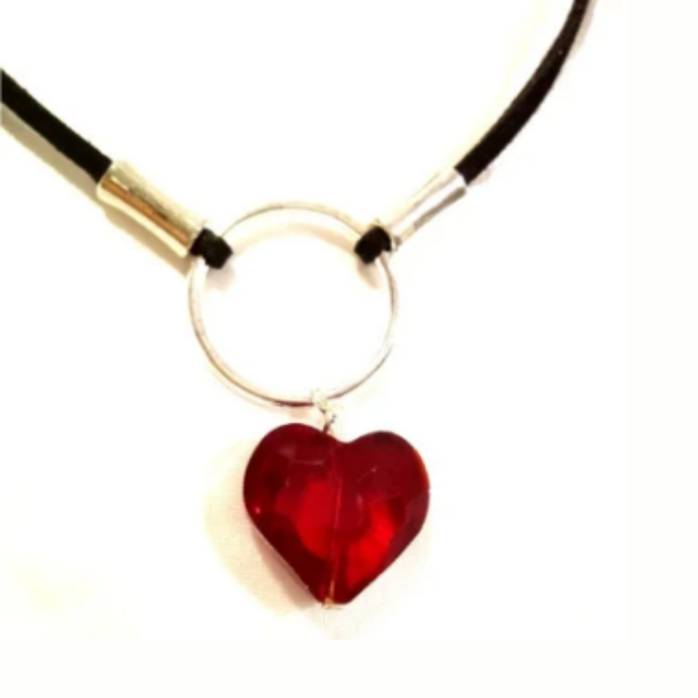 Discreet Leather Choker Necklace With Heart